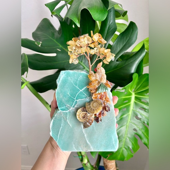 Parrot Carving on Green Aveneturine - Picture 4 of 6